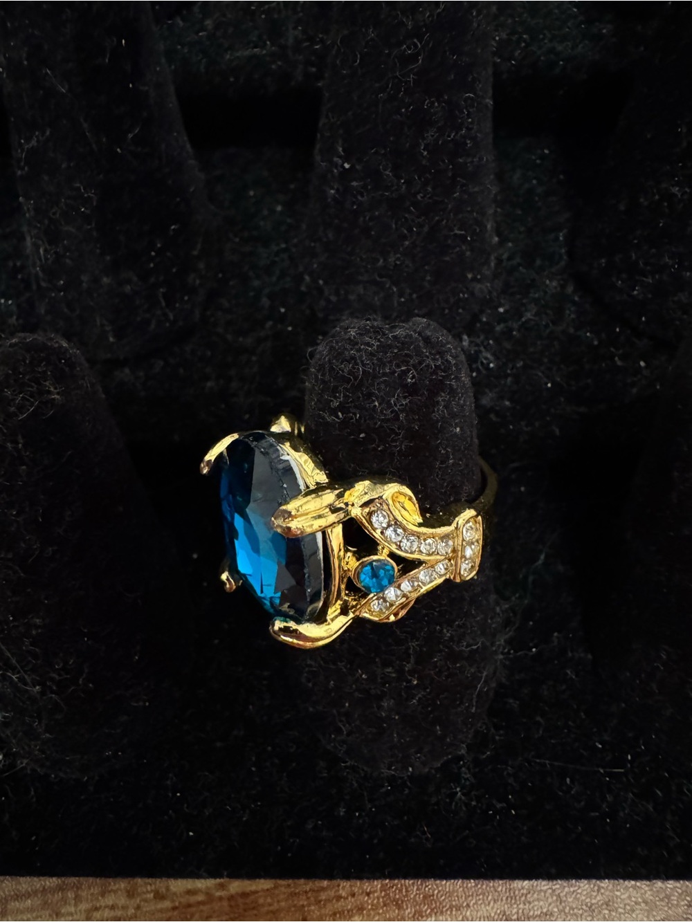 Vintage-Inspired Six Different Cocktail Rings - Women Jewelry - Picture 7 of 11